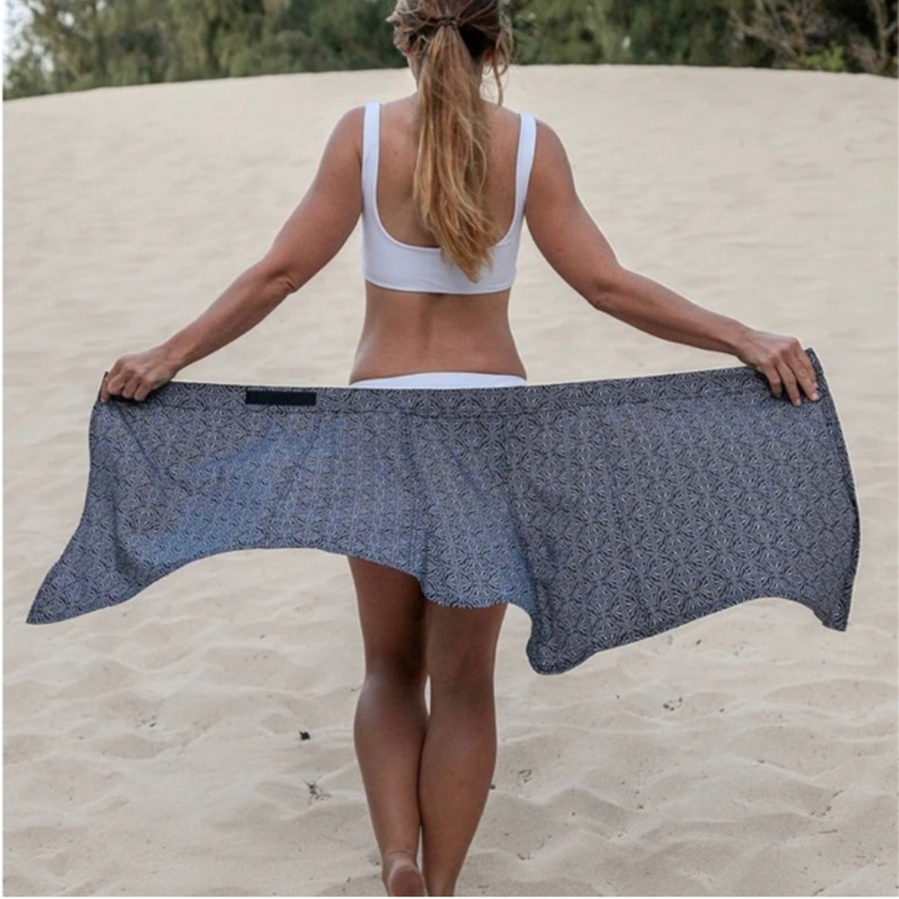 RipSkirt Hawaii Black Pearl Batik Wrap Skirt - Picture 2 of 15